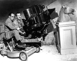 Crepúsculo Julio Bracho y el cinefotógrafo Alex Phillips durante la filmación en 1944